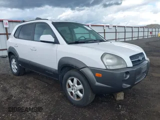 2005 Hyundai Tucson GLS with VIN KM8JN72D15U082153, listed as a IAAI auction lot 42150901 with 209,250 mi miles. Bid and sale history available at carsss.com. Image 1.