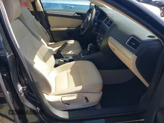 2014 Volkswagen Jetta Sedan SE w/Connectivity with VIN 3VWD07AJ5EM382352, listed as a IAAI auction lot 41722041 with 222,806 mi miles. Bid and sale history available at carsss.com. Image 5.