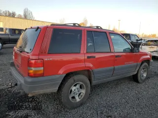 1997 Jeep Grand Cherokee Laredo with VIN 1J4GZ58S3VC762746, listed as a Copart auction lot 82925054 with 203,645 mi miles and Salvage Title. Bid and sale history available at carsss.com. Image 3.