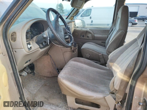 1998 GMC Safari z VIN 1GKDM19W8WB504543, wystawiony jako Copart lot #84896104 z przebiegiem Nie podano mil oraz Szkody całkowita. Historia ofert i sprzedaży dostępna na DreamBid. Obrazek 7.