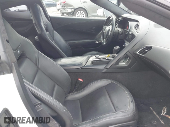 2015 Chevrolet Corvette Z51 3LT z VIN 1G1YM2D72F5119618, wystawiony jako IAAI lot #42744702 z przebiegiem Nie podano mil oraz . Historia ofert i sprzedaży dostępna na DreamBid. Obrazek 8.