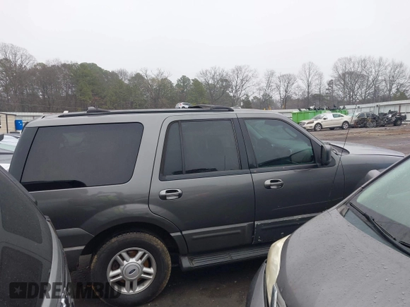 2004 Ford Expedition Special Service with VIN 1FMPU15L44LB05801, listed as a IAAI auction lot 41553046 with 286,759 mi miles. Bid and sale history available at carsss.com. Image 13.