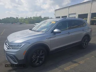 2024 Volkswagen Tiguan SE с VIN 3VV3B7AX6RM085904, выставлен на аукционе IAAI как лот 42852870 с пробегом 27 302 миль миль и . История ставок и продаж доступна на DreamBid. Изображение 3.