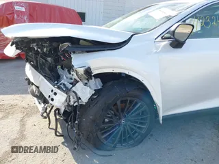 2024 Lexus RX 350h z VIN 2T2BBMCA3RC062053, wystawiony jako IAAI lot #41232401 z przebiegiem 763 mil mil oraz . Historia ofert i sprzedaży dostępna na DreamBid. Obrazek 17.
