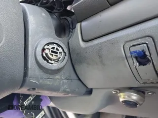 2005 Ford Freestar SE z VIN 2FMDA51645BA69323, wystawiony jako IAAI lot #40399931 z przebiegiem Nie podano mil oraz . Historia ofert i sprzedaży dostępna na DreamBid. Obrazek 11.