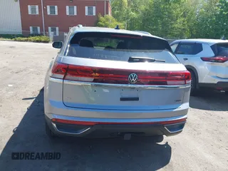 2024 Volkswagen Atlas SE z VIN 1V2KE2CA9RC211783, wystawiony jako IAAI lot #42192690 z przebiegiem 25 361 mil mil oraz . Historia ofert i sprzedaży dostępna na DreamBid. Obrazek 16.