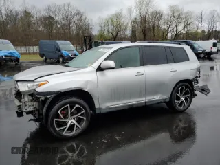 2011 Toyota Highlander z VIN 5TDBK3EH9BS060782, wystawiony jako Copart lot #51367995 z przebiegiem 186 793 mil mil oraz Czysty tytuł • Clean title. Historia ofert i sprzedaży dostępna na DreamBid. Obrazek 1.
