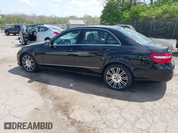 2010 Mercedes-Benz E 350 Luxury z VIN WDDHF8HB8AA105439, wystawiony jako IAAI lot #42092513 z przebiegiem 226 837 mil mil oraz . Historia ofert i sprzedaży dostępna na DreamBid. Obrazek 3.