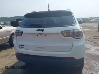 2020 Jeep Compass Latitude z VIN 3C4NJDBB6LT157841, wystawiony jako IAAI lot #42484052 z przebiegiem 52 610 mil mil oraz . Historia ofert i sprzedaży dostępna na DreamBid. Obrazek 16.