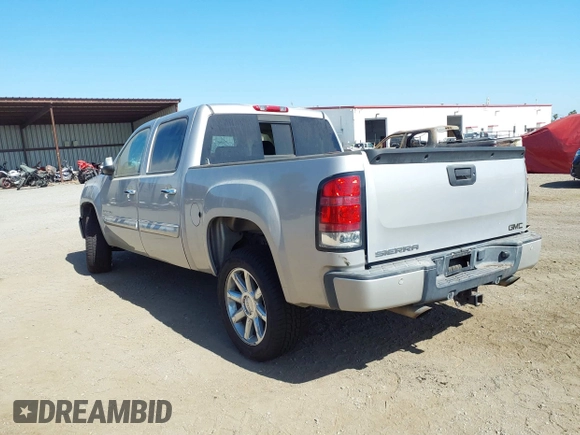2008 GMC Sierra Denali z VIN 2GTEK638681283475, wystawiony jako IAAI lot #40102217 z przebiegiem 179 733 mil mil oraz . Historia ofert i sprzedaży dostępna na DreamBid. Obrazek 3.