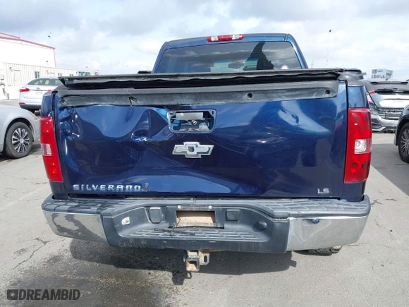 2007 Chevrolet Silverado 1500 LT w/1LT with VIN 2GCEC13C971730593, listed as a IAAI auction lot 41911806 with 192,098 mi miles. Bid and sale history available at carsss.com. Image 16.