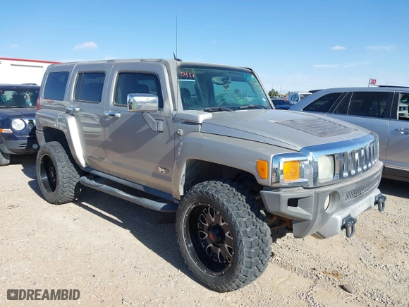 2008 Hummer H3 SUV with VIN 5GTEN13EX88178573, listed as a IAAI auction lot 42058752 with 122,114 mi miles. Bid and sale history available at carsss.com. Image 1.