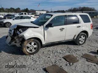 2011 Ford Escape XLT with VIN 1FMCU0D71BKB35466, listed as a Copart auction lot 43057895 with 298,662 mi miles and Salvage Title. Bid and sale history available at carsss.com. Image 1.