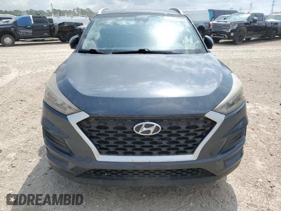 2019 Hyundai Tucson Value z VIN KM8J33A40KU914285, wystawiony jako Copart lot #54839375 z przebiegiem 81 214 mil mil oraz Szkoda całkowita • Salvage title. Historia ofert i sprzedaży dostępna na DreamBid. Obrazek 5.