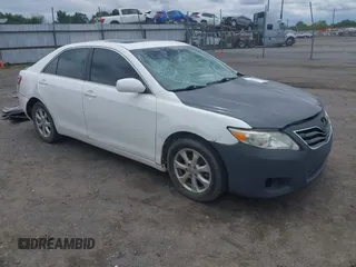 2011 Toyota Camry LE z VIN 4T4BF3EK5BR167048, wystawiony jako IAAI lot #42352079 z przebiegiem 186 746 mil mil oraz . Historia ofert i sprzedaży dostępna na DreamBid. Obrazek 1.