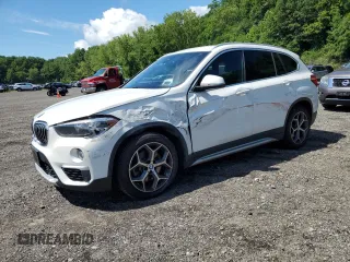 2019 BMW X1 xDrive28i z VIN WBXHT3C54K3H36174, wystawiony jako Copart lot #63623805 z przebiegiem 69 817 mil mil oraz Szkoda całkowita • Salvage title. Historia ofert i sprzedaży dostępna na DreamBid. Obrazek 1.