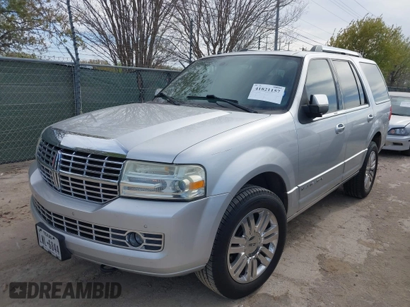 2011 Lincoln Navigator z VIN 5LMJJ2H56BEJ00020, wystawiony jako IAAI lot #41821157 z przebiegiem 143 284 mil mil oraz . Historia ofert i sprzedaży dostępna na DreamBid. Obrazek 2.