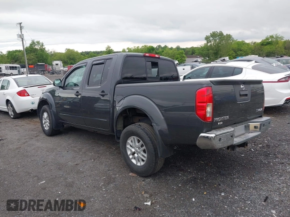 2015 Nissan Frontier SV z VIN 1N6AD0EV6FN715810, wystawiony jako IAAI lot #42199101 z przebiegiem 134 982 mil mil oraz . Historia ofert i sprzedaży dostępna na DreamBid. Obrazek 3.