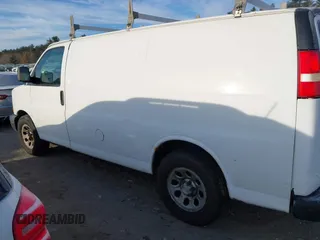 2009 Chevrolet Express Cargo z VIN 1GCFG15X391119234, wystawiony jako IAAI lot #41326818 z przebiegiem 566 304 mil mil oraz . Historia ofert i sprzedaży dostępna na DreamBid. Obrazek 14.