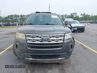 2018 Ford Explorer XLT z VIN 1FM5K7D8XJGA62972, wystawiony jako IAAI lot #42037529 z przebiegiem 182 932 mil mil oraz . Historia ofert i sprzedaży dostępna na DreamBid. Obrazek 12.