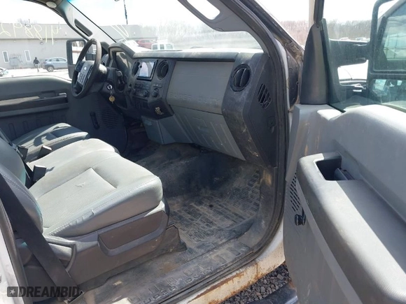 2011 Ford Super Duty F-250 SRW XL with VIN 1FT7W2B63BEA30495, listed as a IAAI auction lot 41889277 with 186,382 mi miles. Bid and sale history available at carsss.com. Image 5.