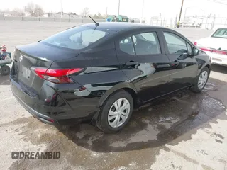 2022 Nissan Versa S z VIN 3N1CN8DV2NL827465, wystawiony jako IAAI lot #41693112 z przebiegiem 43 918 mil mil oraz . Historia ofert i sprzedaży dostępna na DreamBid. Obrazek 4.
