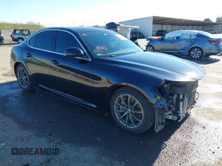 2018 Alfa Romeo Giulia with VIN ZARFAEBN5J7581071, listed as a IAAI auction lot 41313207 with 91,793 mi miles. Bid and sale history available at carsss.com. Image 1.