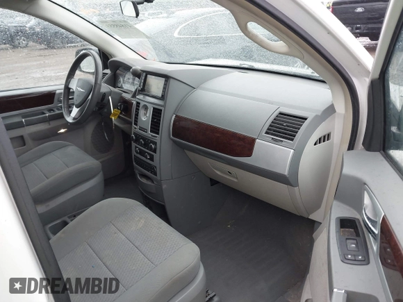 2010 Chrysler Town & Country Touring with VIN 2A4RR5D19AR441155, listed as a IAAI auction lot 41848553 with 197,088 mi miles. Bid and sale history available at carsss.com. Image 5.