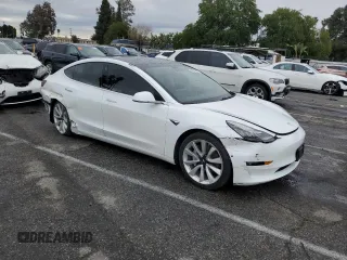 2019 Tesla Model 3 Mid Range z VIN 5YJ3E1EA3KF337854, wystawiony jako Copart lot #48472855 z przebiegiem 113 562 mil mil oraz Szkoda całkowita • Salvage title. Historia ofert i sprzedaży dostępna na DreamBid. Obrazek 4.