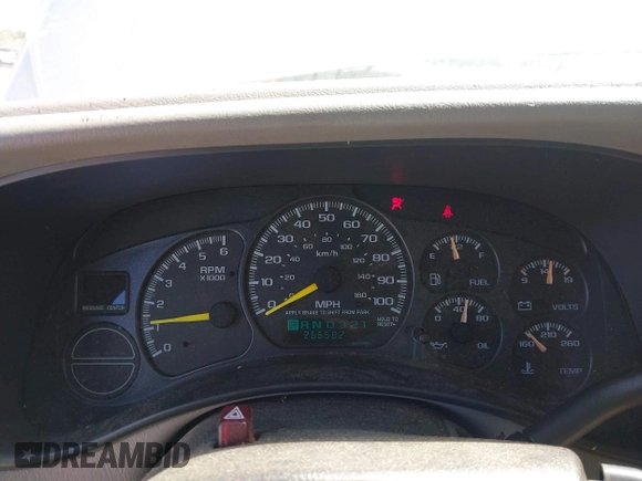 2000 Chevrolet Suburban LT with VIN 3GNFK16T0YG114431, listed as a IAAI auction lot 42059206 with 266,582 mi miles. Bid and sale history available at carsss.com. Image 7.
