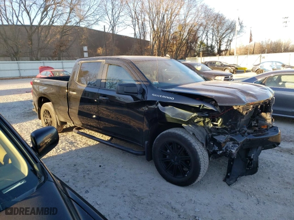 2021 Chevrolet Silverado 1500 Custom with VIN 1GCUYBEF7MZ425459, listed as a Copart auction lot 81338494 with 32,762 mi miles and Salvage Title. Bid and sale history available at carsss.com. Image 4.