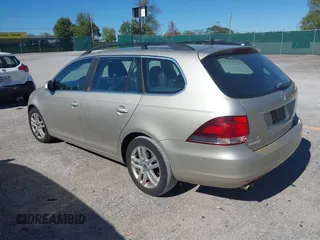 2013 Volkswagen Jetta TDI w/Sunroof & Nav z VIN 3VWPL7AJ0DM607263, wystawiony jako IAAI lot #40528888 z przebiegiem 117 814 mil mil oraz . Historia ofert i sprzedaży dostępna na DreamBid. Obrazek 3.