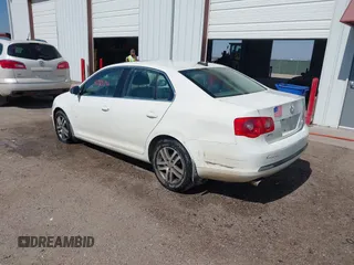 2006 Volkswagen Jetta 2.5L z VIN 3VWSF71K76M788634, wystawiony jako IAAI lot #41789391 z przebiegiem 180 683 mil mil oraz . Historia ofert i sprzedaży dostępna na DreamBid. Obrazek 3.