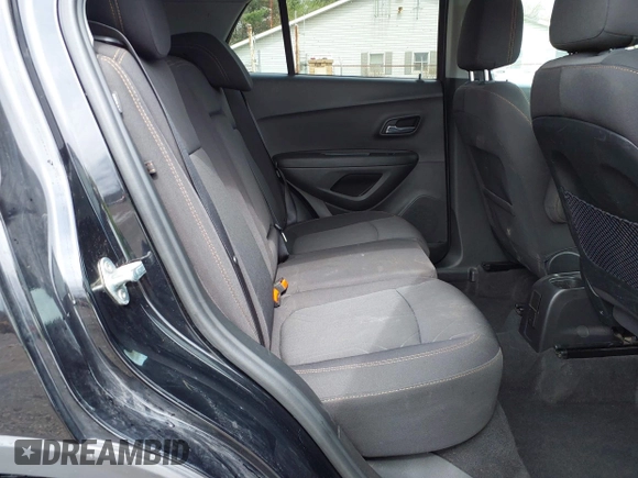 2018 Chevrolet Trax LT with VIN 3GNCJPSB7JL332871, listed as a IAAI auction lot 41946788 with 60,987 mi miles. Bid and sale history available at carsss.com. Image 8.
