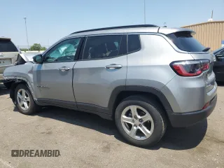 2024 Jeep Compass Latitude z VIN 3C4NJDBN0RT596696, wystawiony jako Copart lot #60412135 z przebiegiem Nie podano mil oraz Czysty tytuł • Clean title. Historia ofert i sprzedaży dostępna na DreamBid. Obrazek 2.