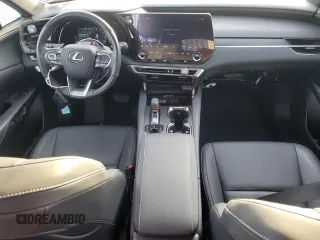2024 Lexus RX 350 z VIN 2T2BAMCAXRC044281, wystawiony jako Copart lot #83085844 z przebiegiem 21 737 mil mil oraz Szkody całkowita. Historia ofert i sprzedaży dostępna na DreamBid. Obrazek 8.