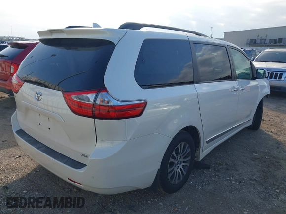 2018 Toyota Sienna XLE Auto Access Seat with VIN 5TDYZ3DC0JS902001, listed as a IAAI auction lot 41197210 with 99,018 mi miles. Bid and sale history available at carsss.com. Image 4.
