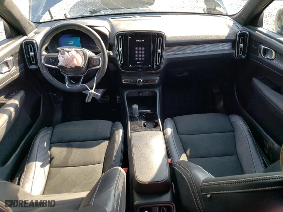 2021 Volvo XC40 with VIN YV4ED3UR8M2545326, listed as a Copart auction lot 62472553 with 27,385 mi miles. Bid and sale history available at carsss.com. Image 8.