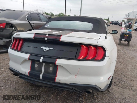 2020 Ford Mustang EcoBoost z VIN 1FATP8UH4L5120002, wystawiony jako IAAI lot #41977618 z przebiegiem 63 570 mil mil oraz . Historia ofert i sprzedaży dostępna na DreamBid. Obrazek 17.