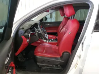 2019 Alfa Romeo Stelvio Ti Sport z VIN ZASPAKBN2K7C43312, wystawiony jako Copart lot #49851515 z przebiegiem 66 732 mil mil oraz Szkoda całkowita • Salvage title. Historia ofert i sprzedaży dostępna na DreamBid. Obrazek 7.