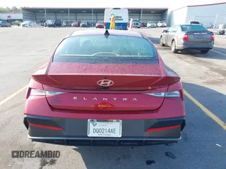 2025 Hyundai Elantra SEL Convenience z VIN KMHLS4DG2SU877358, wystawiony jako IAAI lot #41996158 z przebiegiem 3 141 mil mil oraz . Historia ofert i sprzedaży dostępna na DreamBid. Obrazek 15.