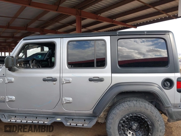 2020 Jeep Wrangler Unlimited Sport S z VIN 1C4HJXDN8LW126929, wystawiony jako IAAI lot #41949281 z przebiegiem 111 085 mil mil oraz . Historia ofert i sprzedaży dostępna na DreamBid. Obrazek 14.