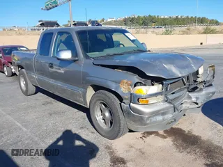 2000 GMC New Sierra 1500 SL with VIN 2GTEC19V6Y1136571, listed as a IAAI auction lot 41043650 with 206,367 mi miles. Bid and sale history available at carsss.com. Image 1.