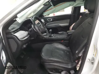 2023 Jeep Compass Latitude Lux z VIN 3C4NJDFN0PT559414, wystawiony jako Copart lot #48140005 z przebiegiem 21 559 mil mil oraz Szkoda całkowita • Salvage title. Historia ofert i sprzedaży dostępna na DreamBid. Obrazek 7.