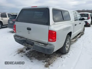 2006 Dodge Dakota ST with VIN 1D7HE28K56S636387, listed as a IAAI auction lot 41305723 with 104,821 mi miles and . Bid and sale history available at carsss.com. Image 4.