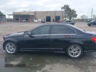 2013 Mercedes-Benz C 250 Sport z VIN WDDGF4HB4DA805824, wystawiony jako IAAI lot #41885189 z przebiegiem 140 404 mil mil oraz . Historia ofert i sprzedaży dostępna na DreamBid. Obrazek 15.