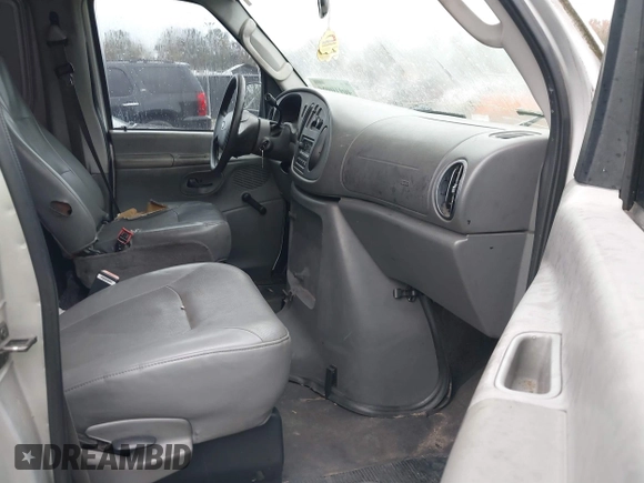 2005 Ford Econoline Cargo with VIN 1FTRE14W85HA67080, listed as a IAAI auction lot 40910996 with 599,247 mi miles. Bid and sale history available at carsss.com. Image 5.