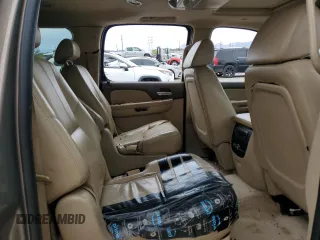 2007 GMC Yukon XL SLT z VIN 1GKFK163X7R327673, wystawiony jako Copart lot #52899415 z przebiegiem 147 180 mil mil oraz Szkoda całkowita • Salvage title. Historia ofert i sprzedaży dostępna na DreamBid. Obrazek 11.