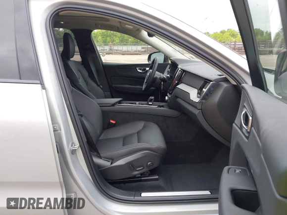 2025 Volvo XC60 Plus с VIN YV4M12RC5S1149246, выставлен на аукционе IAAI как лот 42533801 с пробегом 5 600 миль миль и . История ставок и продаж доступна на DreamBid. Изображение 5.