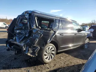 2023 Lincoln Navigator L Reserve with VIN 5LMJJ3LG6PEL16195, listed as a Copart auction lot 82288124 with 23,021 mi miles and Salvage Title. Bid and sale history available at carsss.com. Image 3.